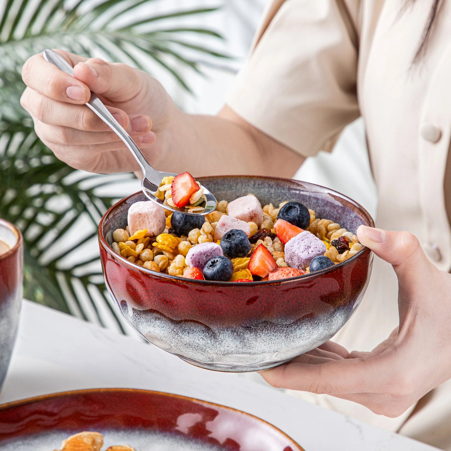 Livoshop 16/32-piece dinner set with red and green kiln-change glaze, includes dinner plates, dessert bowls, and mugs.