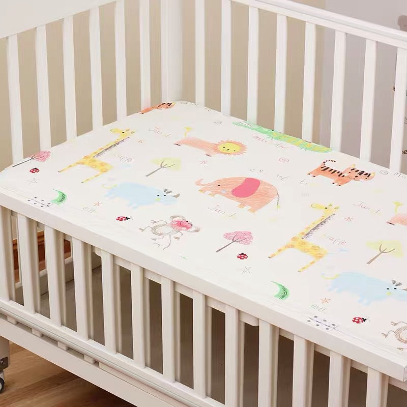 HOMCOM baby cotton bed sheet with colorful cartoon design, suitable for children's beds and perfect for infants and toddlers.