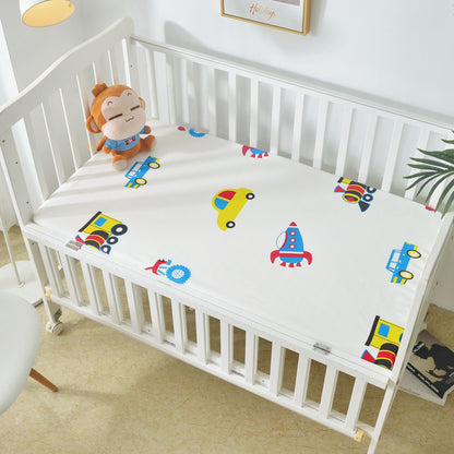 HOMCOM waterproof cotton crib bed sheet with breathable, non-slip design, ideal for protecting against bedwetting in infants.