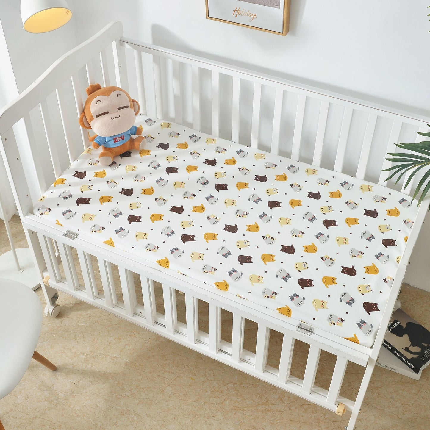 HOMCOM cotton crib bed sheet with waterproof, breathable, urine-proof fabric and non-slip design for safe, comfortable sleep.