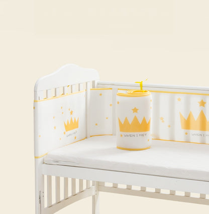 HOMCOM 3D sandwich mesh breathable baby bed surround with anti-collision design for child safety and protection.