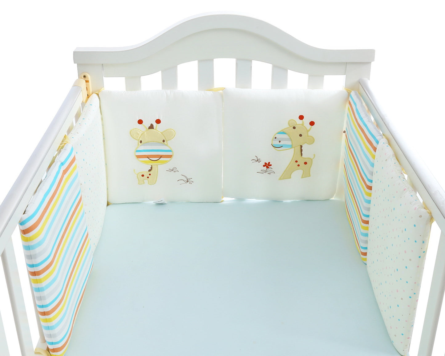 HOMCOM baby bedding set with colorful surrounding bed for children, featuring multiple style options and soft fabric for comfort.