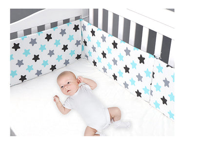 HOMCOM baby bed bumper cushion surrounds a crib, providing a thick, one-piece protective cushion for infant safety and comfort.