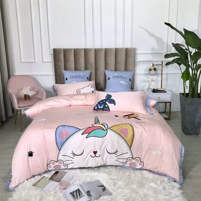 HOMCOM cotton satin princess wind bedding kit with embroidered cartoon appliqué featuring a charming princess design.