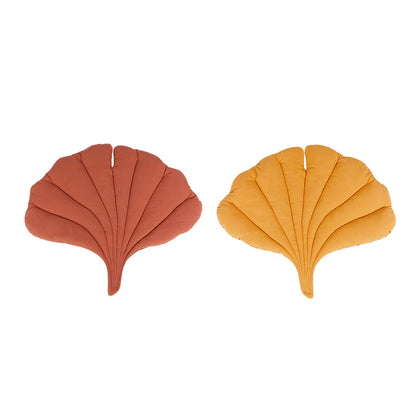 Eprolo leaf-shaped cat and dog sleeping mat with chew-resistant fabric, ideal for autumn and winter pet comfort.