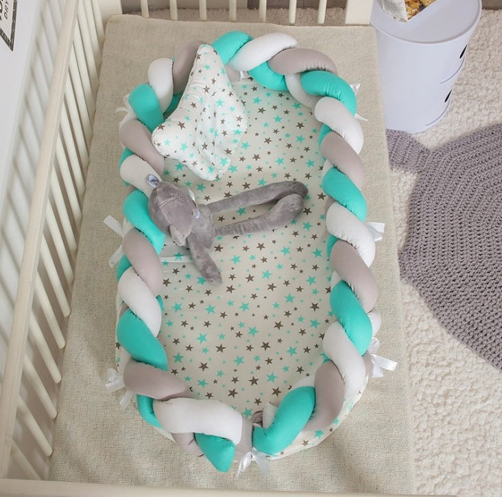 HOMCOM portable cotton crib with soft fabric and sturdy frame, ideal for easy mobility and comfortable sleeping space for babies.