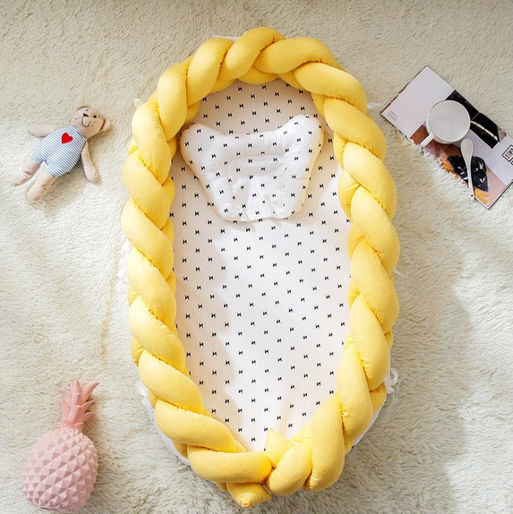 HOMCOM portable cotton crib with soft fabric and sturdy frame, ideal for convenient and comfortable baby sleeping arrangement.