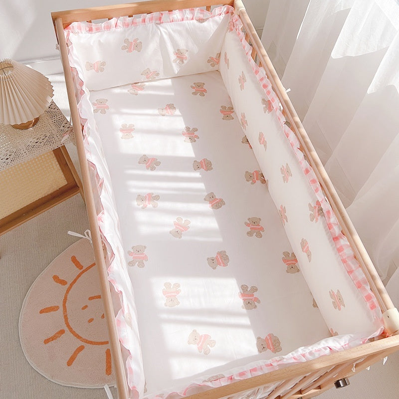 Colorful HOMCOM cartoon children's bedding kit featuring playful patterns, designed for cozy and fun kids' bedroom decor.