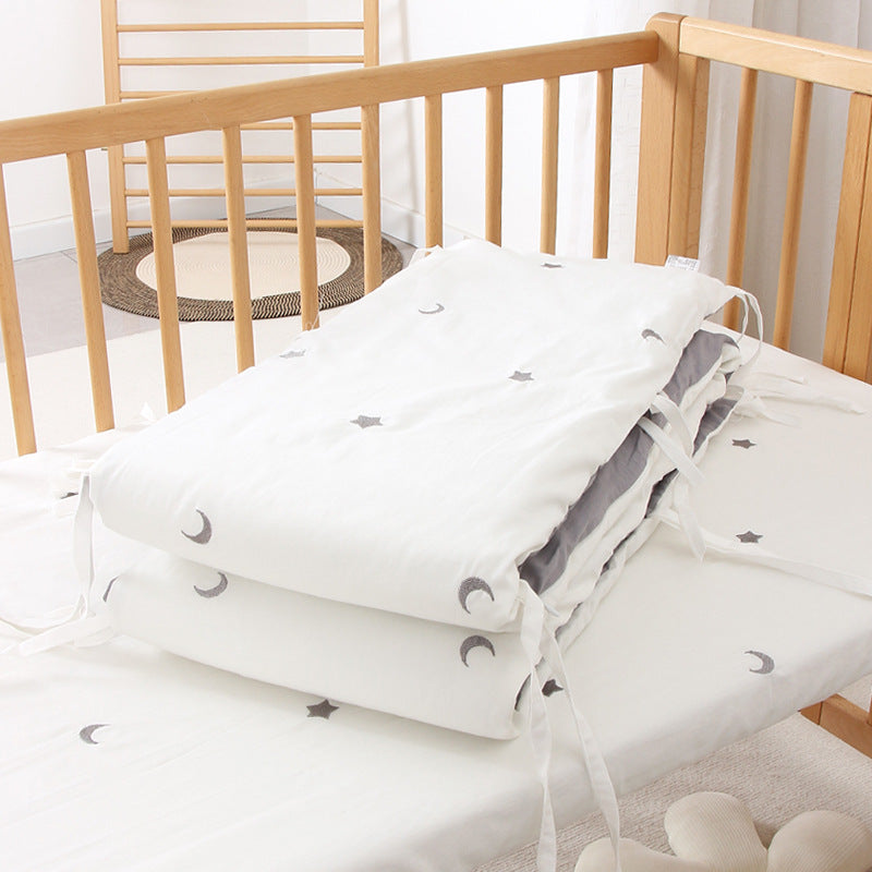 HOMCOM baby crib bed circumference soft bag with anti-collision padding, removable and washable for safety and comfort.