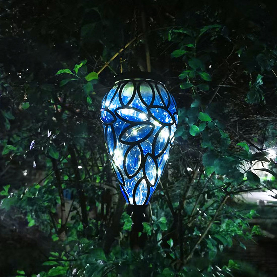 HOMCOM outdoor garden solar-powered LED lantern hanging yard decoration lamp with a sleek design and warm light.