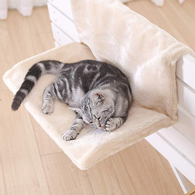 HOMCOM cat bed hammock with soft fabric and cozy design, perfect for comfortable feline lounging and resting.