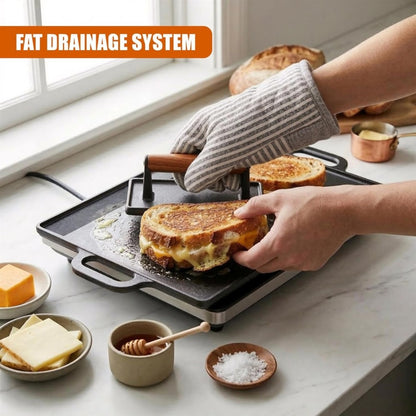 Reversible cast iron griddle plate by HOMCOM with flat and ridged grilling surfaces for outdoor BBQ and indoor cooking.