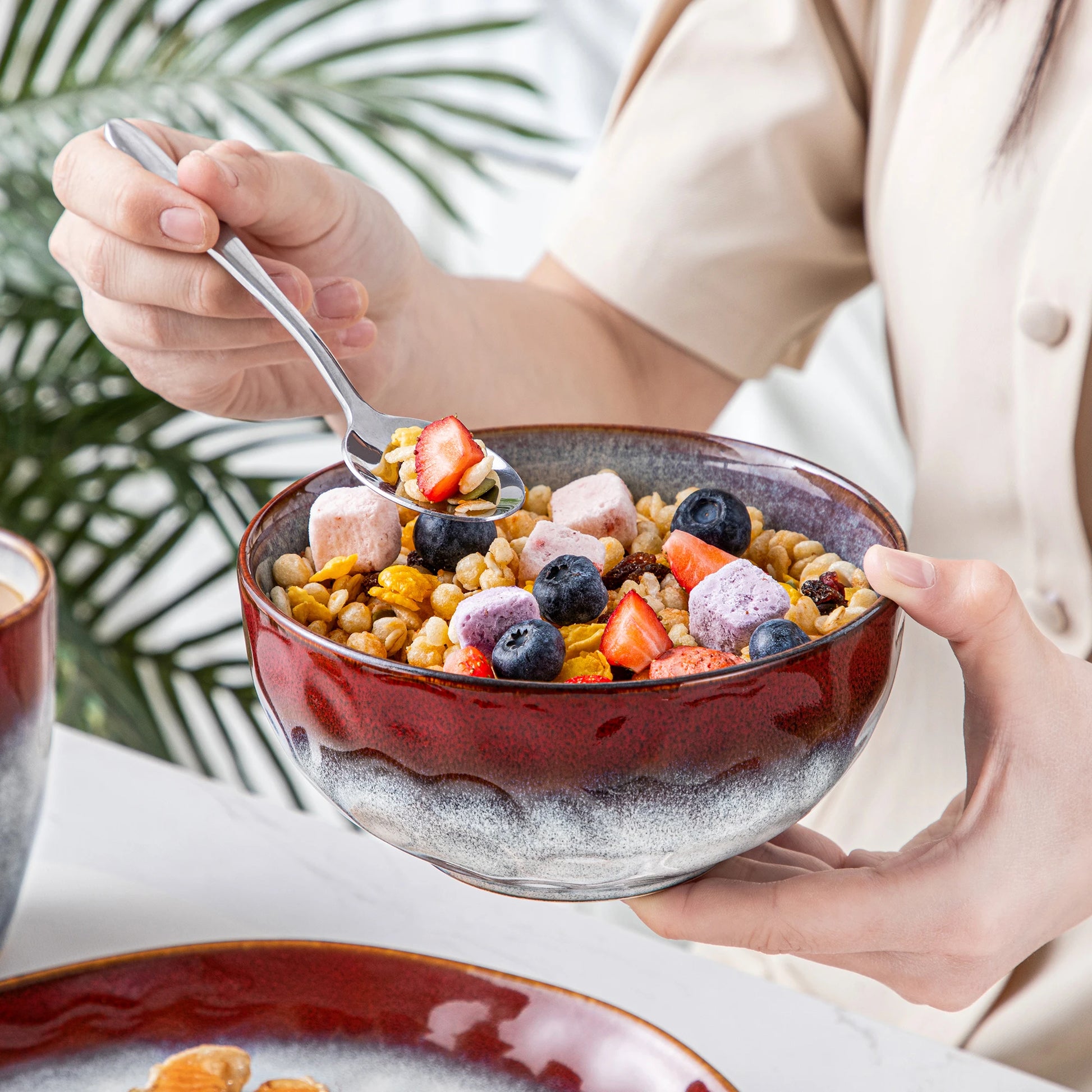 Livoshop 16/32-piece dinner set with red and green kiln-change glaze, includes dinner plates, dessert bowls, and mugs.
