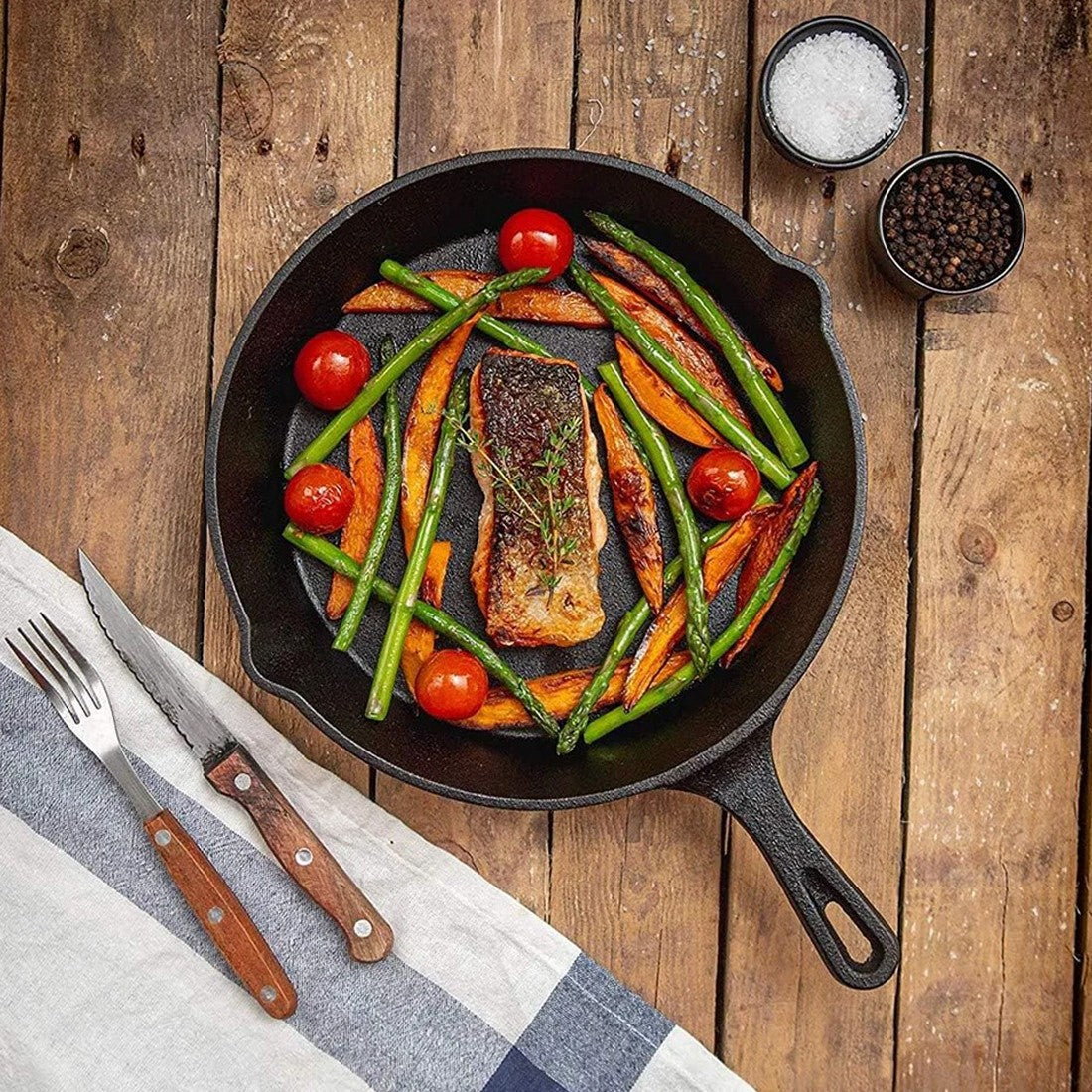 Three HOMCOM cast iron non-stick skillet griddle frying pans with seasoned finish, ideal for cooking and frying.