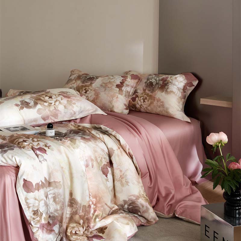 HOMCOM Flower Tencel bedding set with digital floral print, includes four-piece bed linens and pillowcases on a neatly made bed.