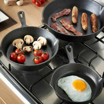 Three HOMCOM cast iron non-stick skillet griddles with seasoned surface, ideal for frying and cooking in a durable, versatile pan set.