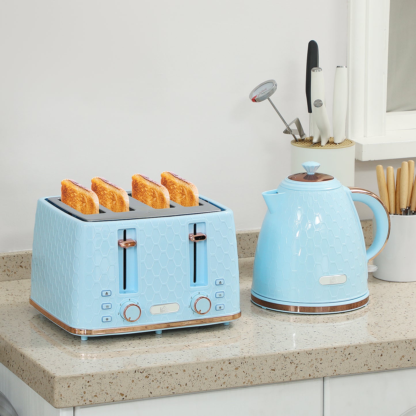 Light blue HOMCOM kettle and 4-slice toaster set with 7 browning levels, 1.7L capacity, and 3000W fast boil functionality.