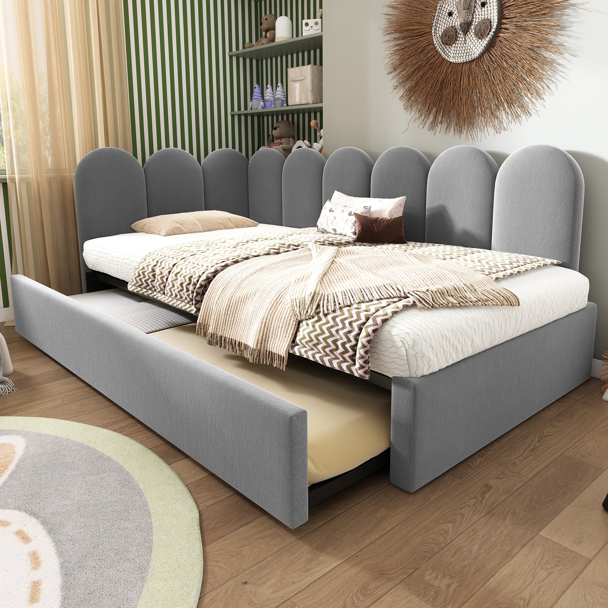 Grey upholstered HOMCOM daybed with pull-out bed, velvet fabric, slatted frame, suitable as a sofa or guest bed for adults and children.