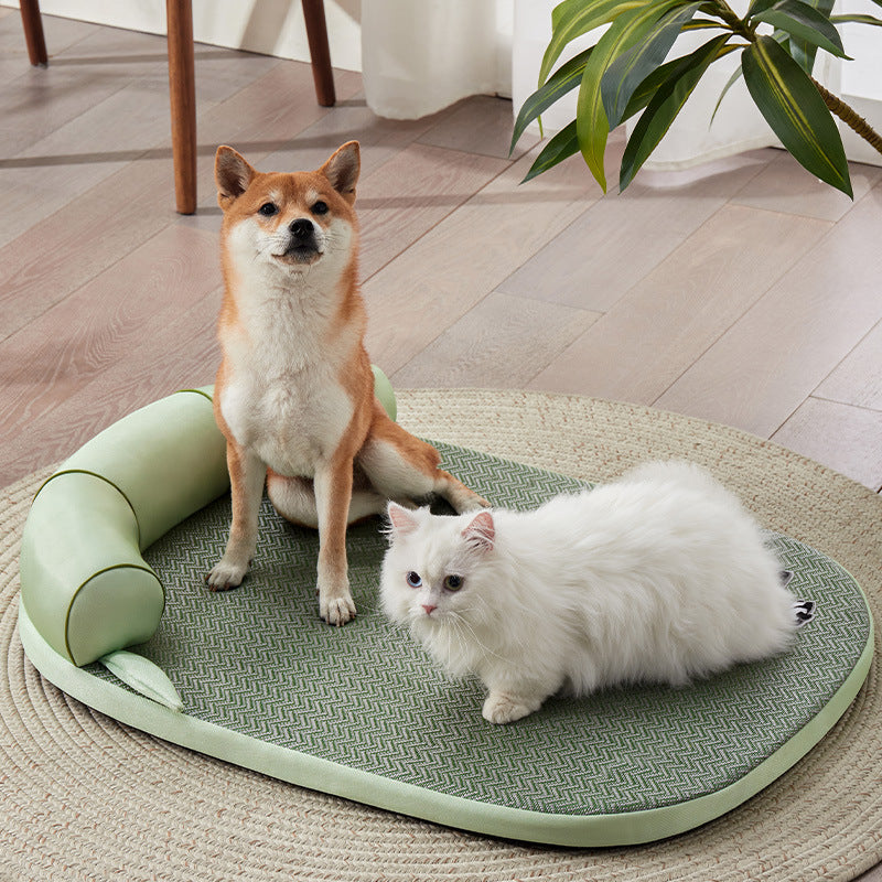 HOMCOM Cool Feeling Dog Mat and Pet Bed with four-season universal design, soft sleeping nest for cats and small pets.