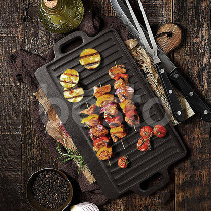 Reversible cast iron griddle plate by HOMCOM, showcasing a flat side and a ridged grilling side for versatile cooking.