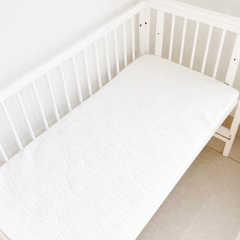 Eprolo baby fitted sheet made of quilted cotton with embroidered bear head design, suitable for 56cm crib mattress.