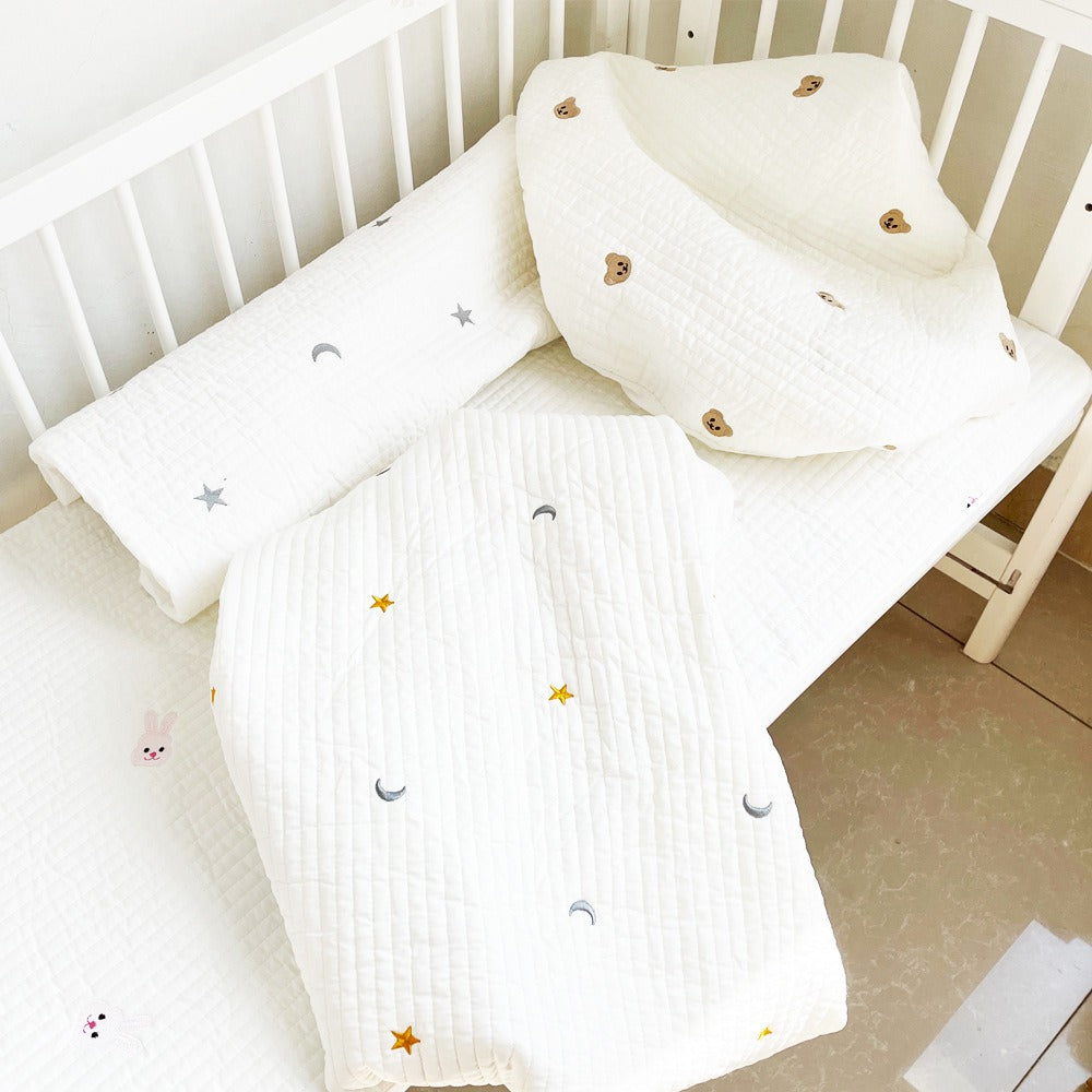 Eprolo baby fitted sheet made of quilted cotton with embroidered bear head design, measuring 56cm for crib bedding.