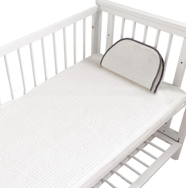 Eprolo baby fitted sheet with quilted cotton fabric and embroidered bear head design, suitable for 56cm cribs.