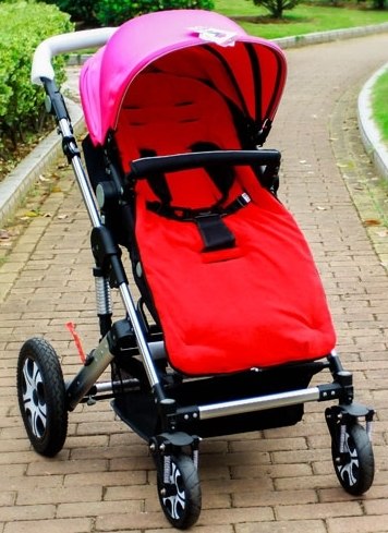 Red eprolo baby stroller footmuff and warm car seat sleep bag, cozy and padded for cold weather.