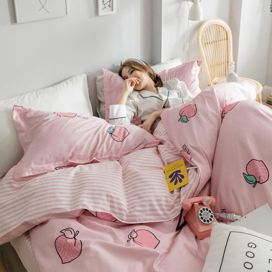 Four-piece HOMCOM Korean style bedding set with twill fabric, featuring a neatly made bed with pillows and a stylish duvet cover.