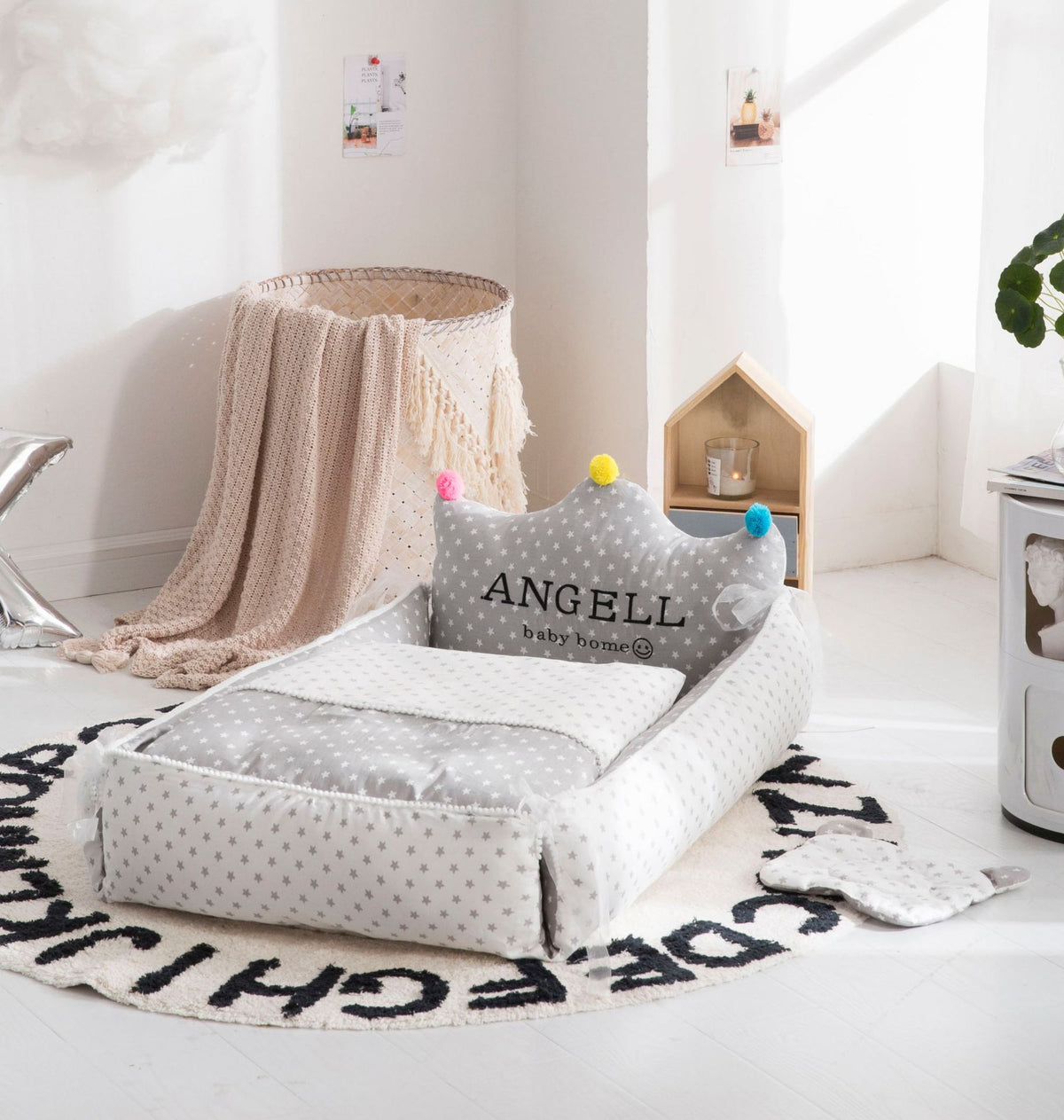 Blue portable crib by HOMCOM with adjustable, detachable, washable design, featuring a middle bed for neonatal and nursing use.