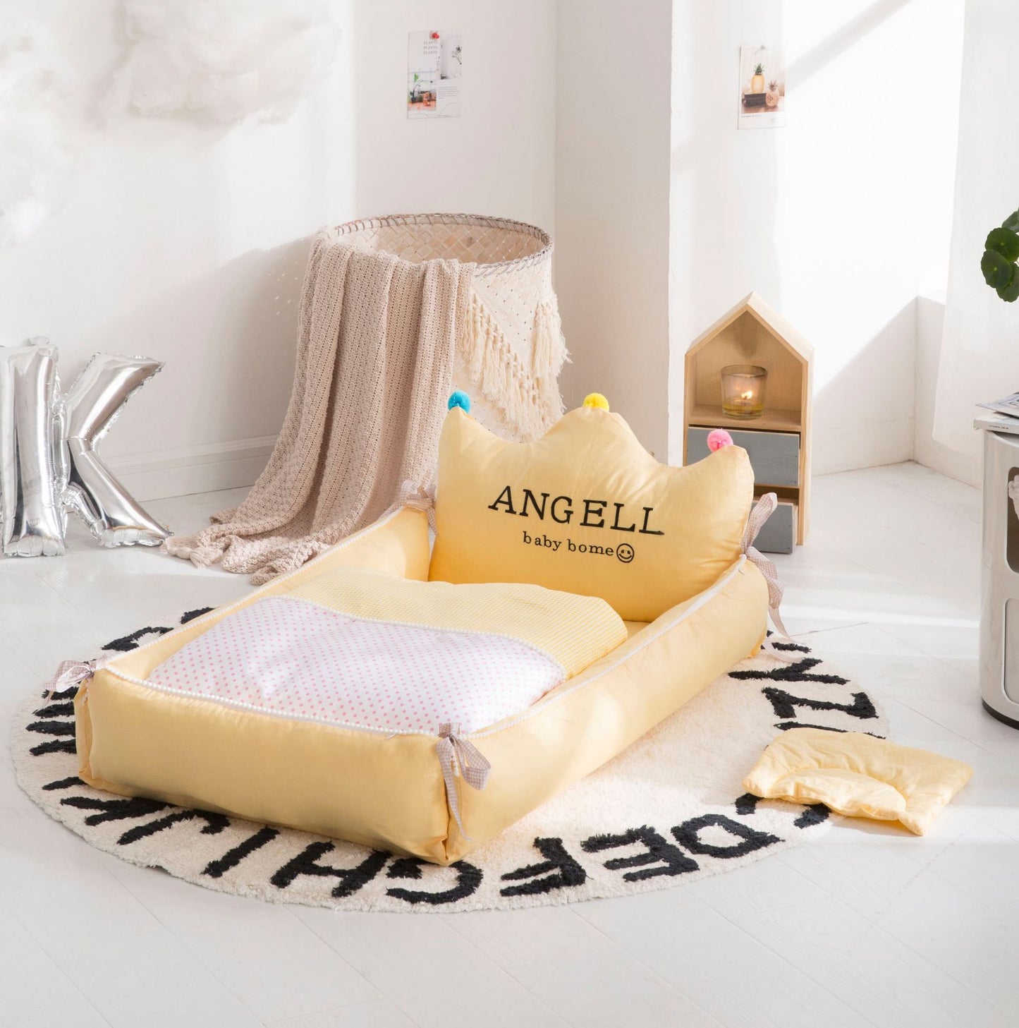 Blue portable HOMCOM neonatal crib with adjustable, detachable, washable features and a middle bed design for easy care.