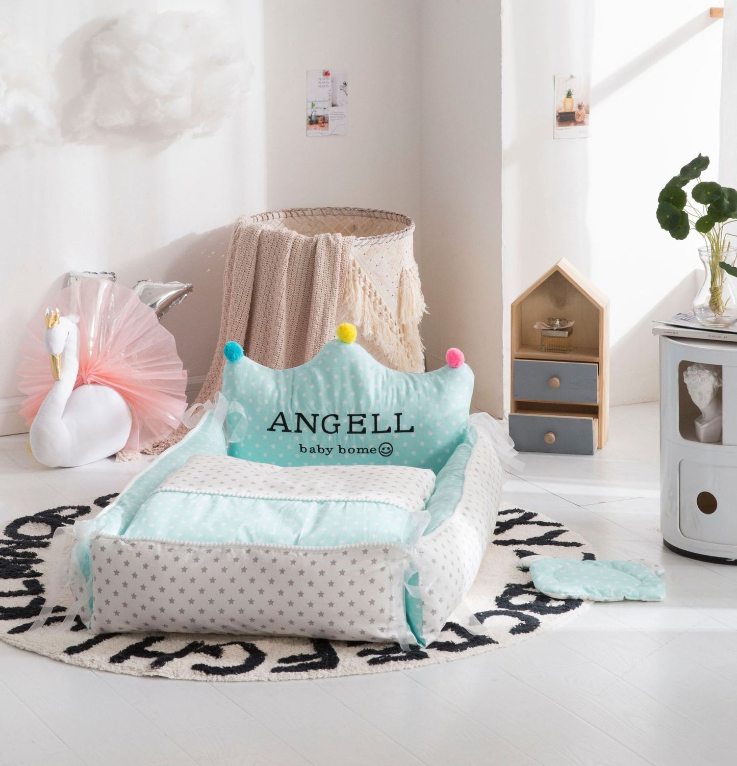 Blue HOMCOM portable crib with adjustable, detachable, and washable design, featuring a middle bed and neonatal uterine bionic style.