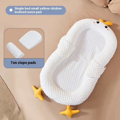 HOMCOM newborn baby suit in a cute bear design, featuring a portable, movable bionic bed for newborn care and comfort.