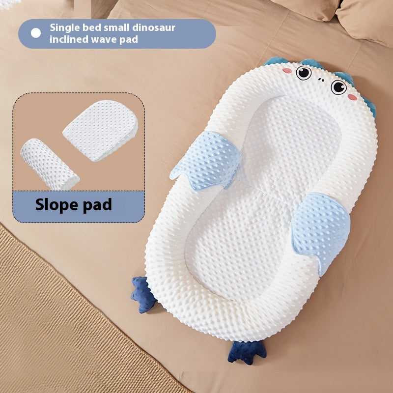Homcom newborn baby suit featuring a cute bear design, portable and comfortable bionic bed with adjustable pressure for newborns.