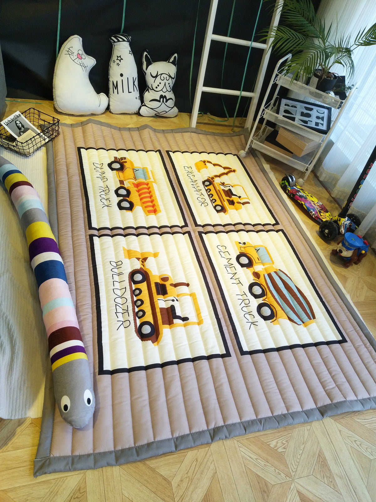 Colorful HOMCOM cartoon thickened children's folding climbing mat, ideal for indoor and outdoor play and activities.