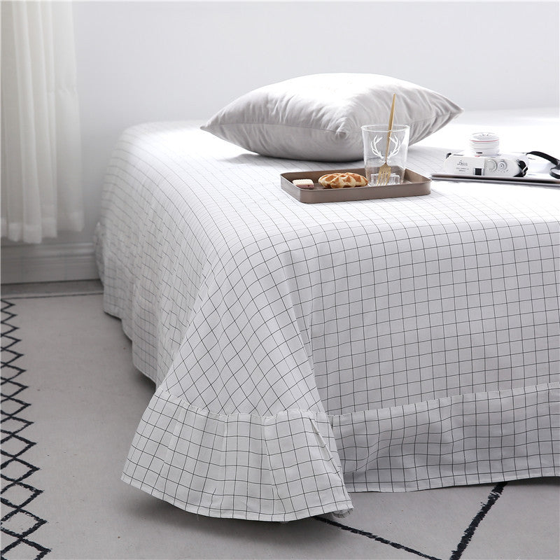 Grey HOMCOM four-piece cotton bedding set with pillowcases and duvet cover, soft and comfortable for a cozy bedroom look.