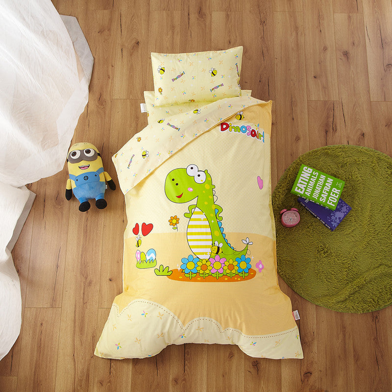 HOMCOM pure cotton jungle lion children's small bedding set with 3-piece baby bedding kit, including pillow and blanket.