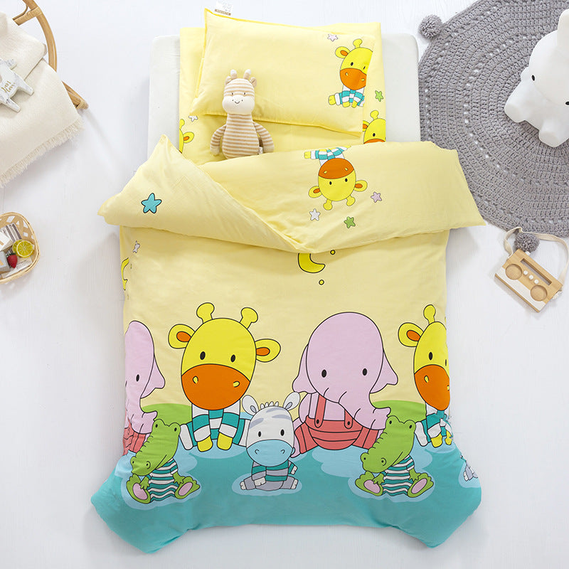 HOMCOM pure cotton jungle lion children's small bedding set with 3-piece baby bedding kit, featuring colorful animal print.