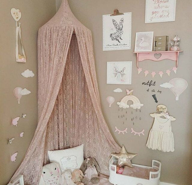 Pink HOMCOM summer crib lace mosquito net bed curtain, cozy game house tent for babies, with delicate lace details and breathable fabric.