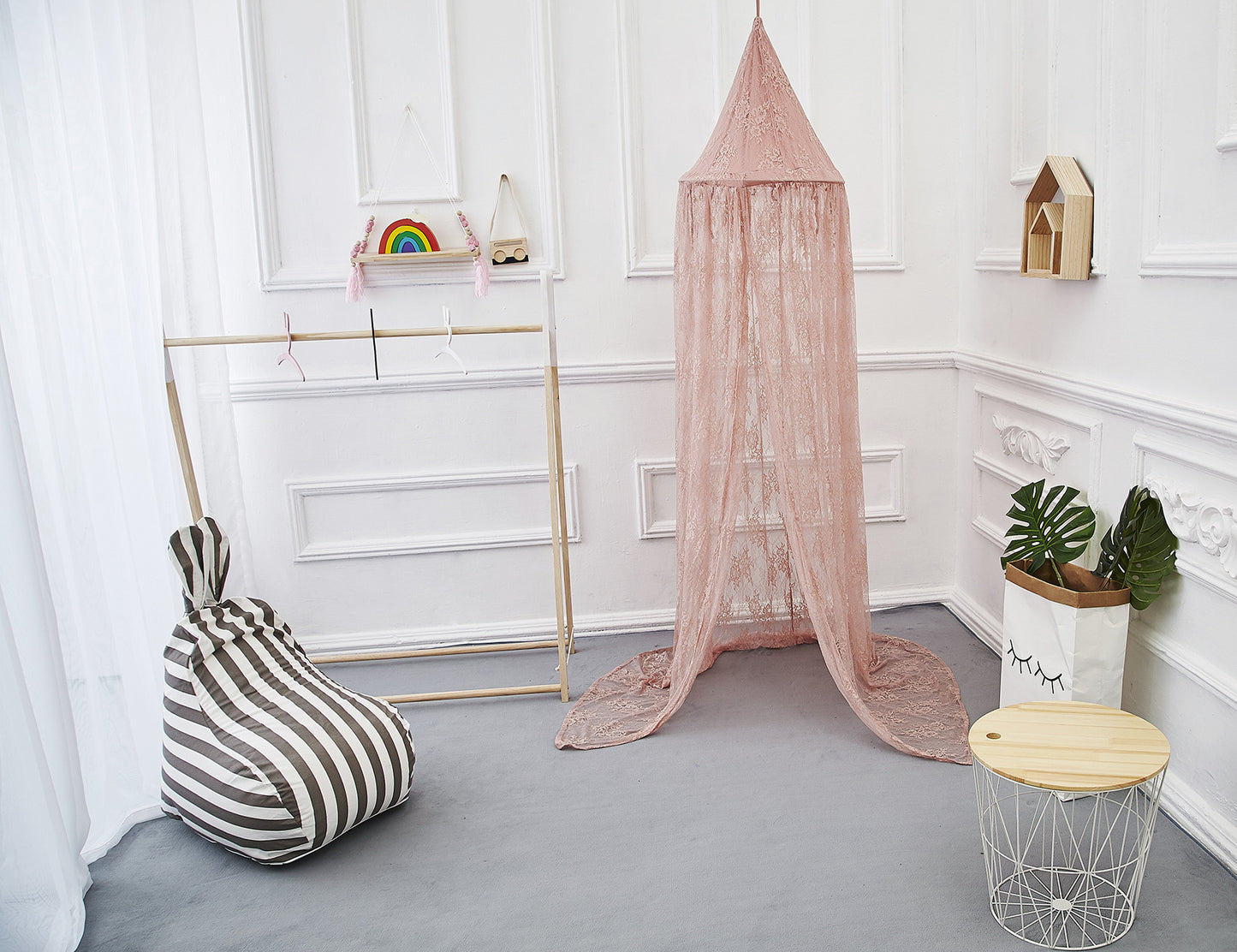 Pink lace mosquito net bed curtain for summer crib, HOMCOM game house tent with breathable fabric and decorative lace design.