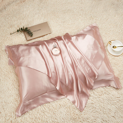 HOMCOM 19mm double-sided silk pillowcase in romantic red, measuring 48x74cm, with smooth, luxurious fabric and elegant design.