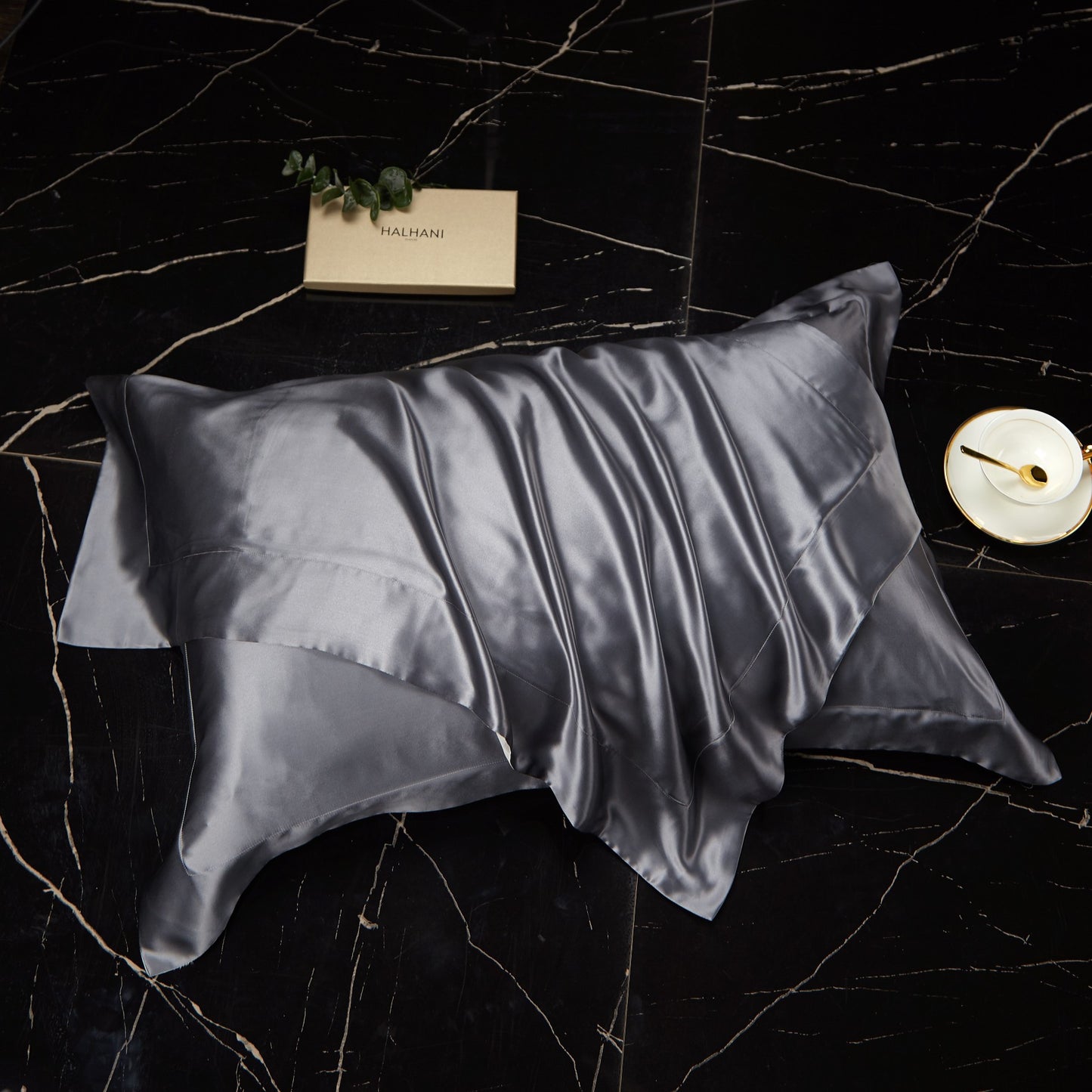 Red HOMCOM silk pillowcase, 19mm double-sided design, 48x74cm, smooth and luxurious bedding accessory.