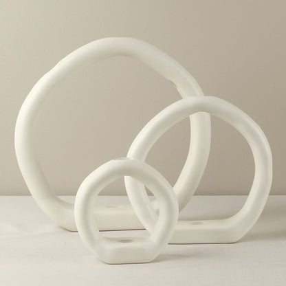 HOMCOM creative ceramic vase for hallway or living room decor, showcasing a modern design with decorative arrangement.