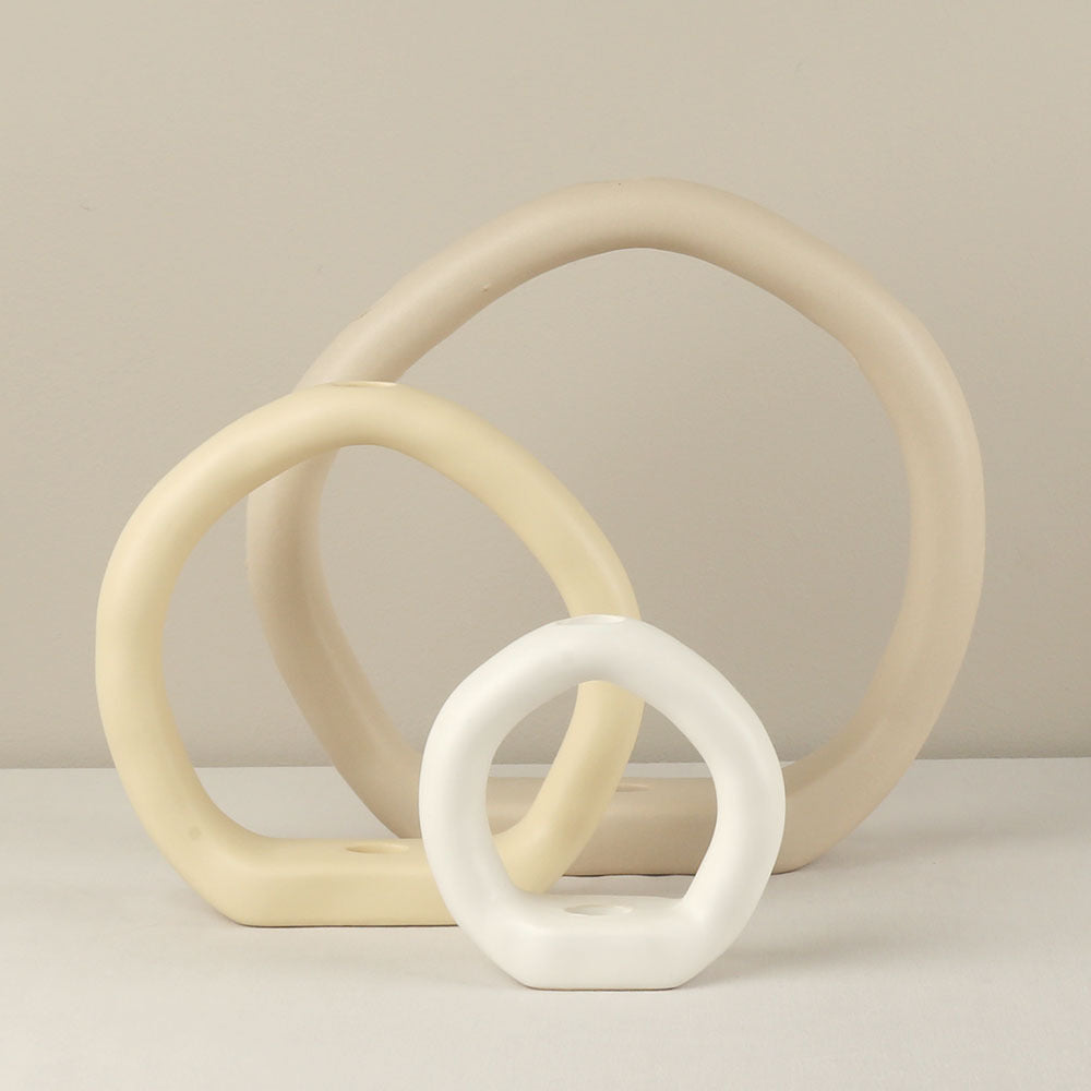 HOMCOM creative vase on a model room display, suitable for hallway and living room home furnishings and decoration.