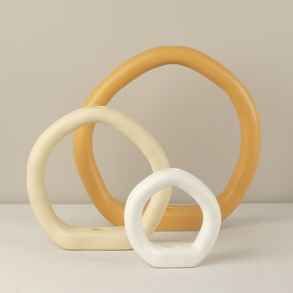HOMCOM creative vase placed in a model room hallway, used as a modern home living room decor piece.