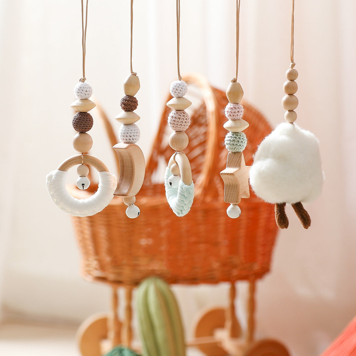 HOMCOM baby room fitness support in wood color, designed for nursery safety and comfort in a bedroom setting.