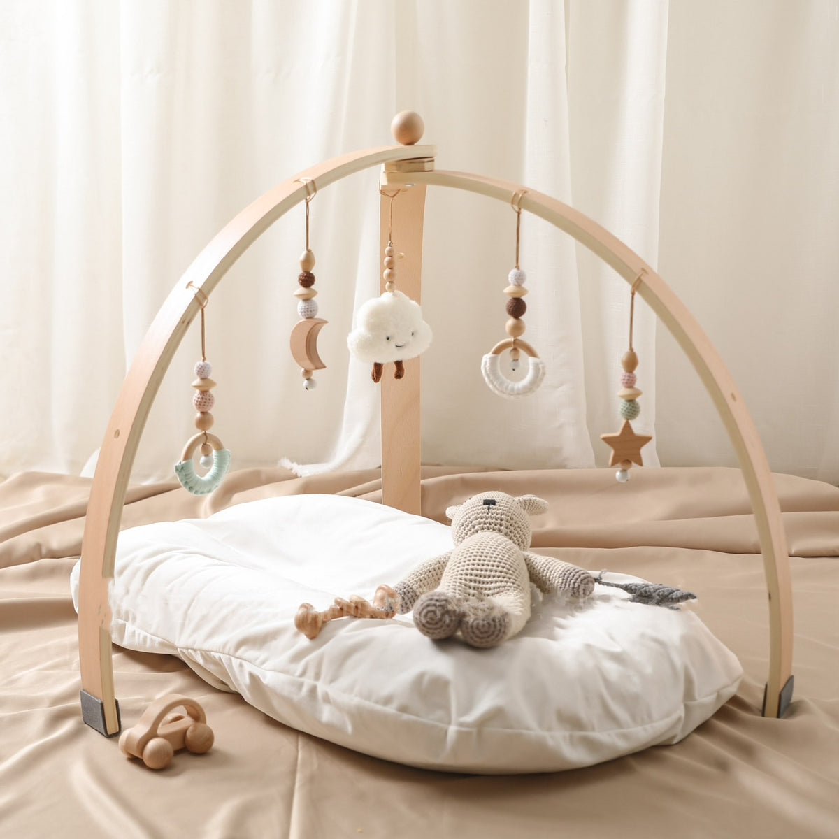 HOMCOM wooden baby room fitness support in a bedroom setting, designed for safety and comfort for infants.
