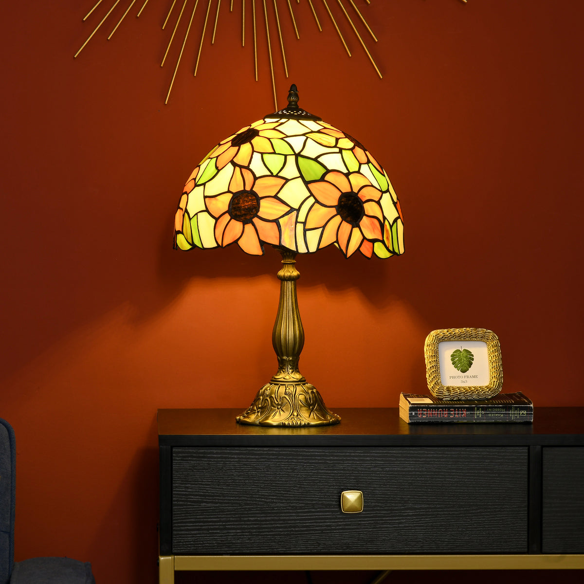 HOMCOM handmade stained glass sunflower table lamp with vintage Tiffany style design, orange floral glass shade on bedside table.