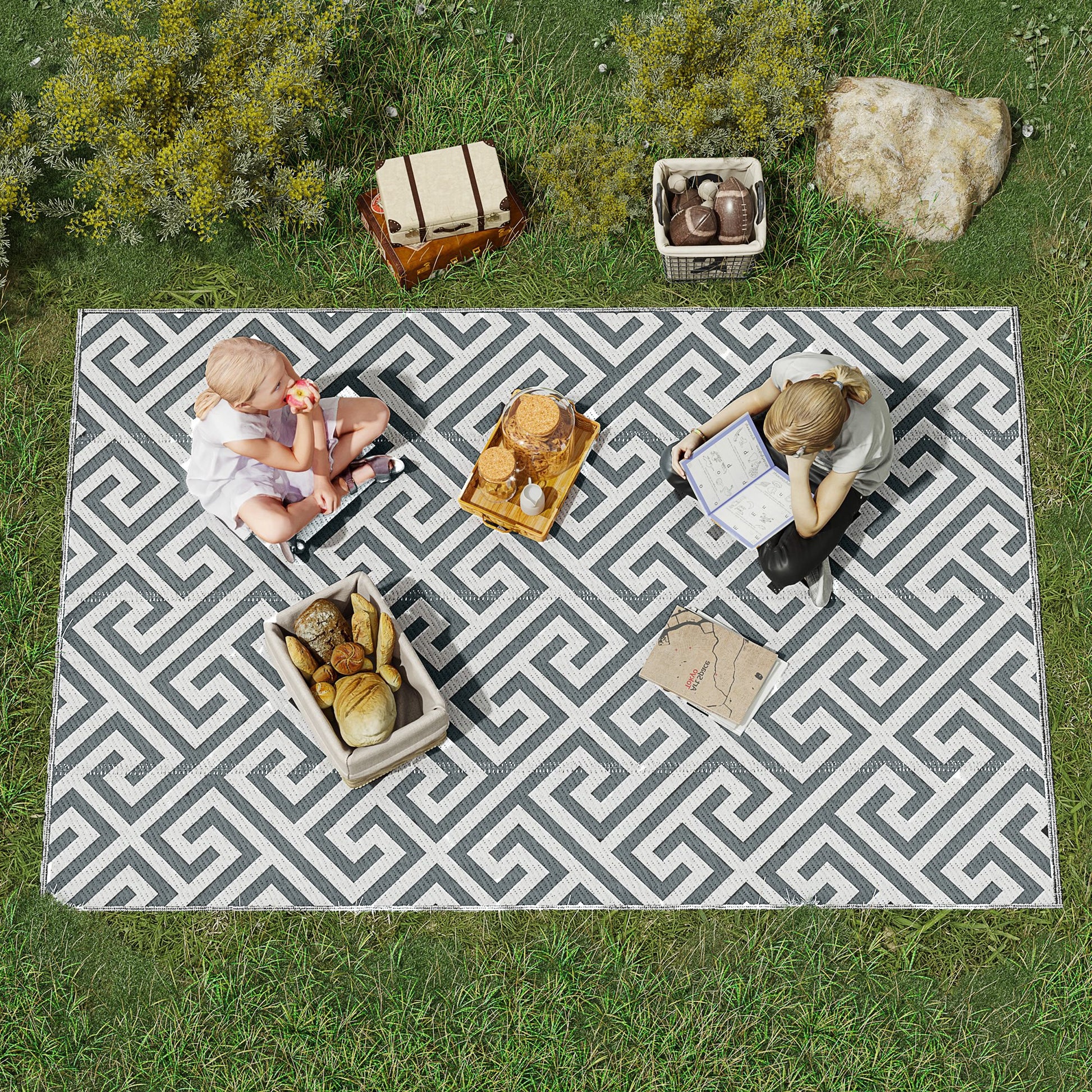 Light grey reversible outdoor rug, 152x243cm, portable plastic straw garden and camping mat, suitable for outdoor use.