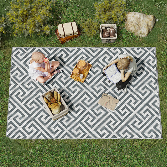 Light grey reversible outdoor rug, 152x243cm, portable plastic straw garden and camping mat, suitable for outdoor use.